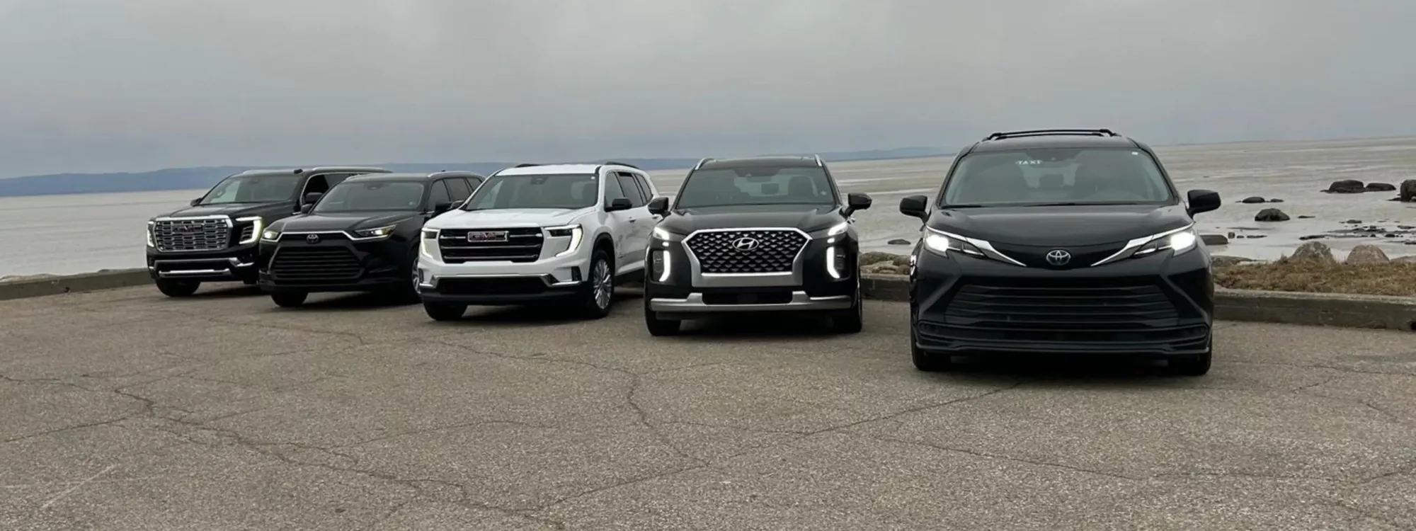 Flotte HBR Services Autos sur le quai du fleuve Saint-Laurent — Petite-Rivière-Saint-François